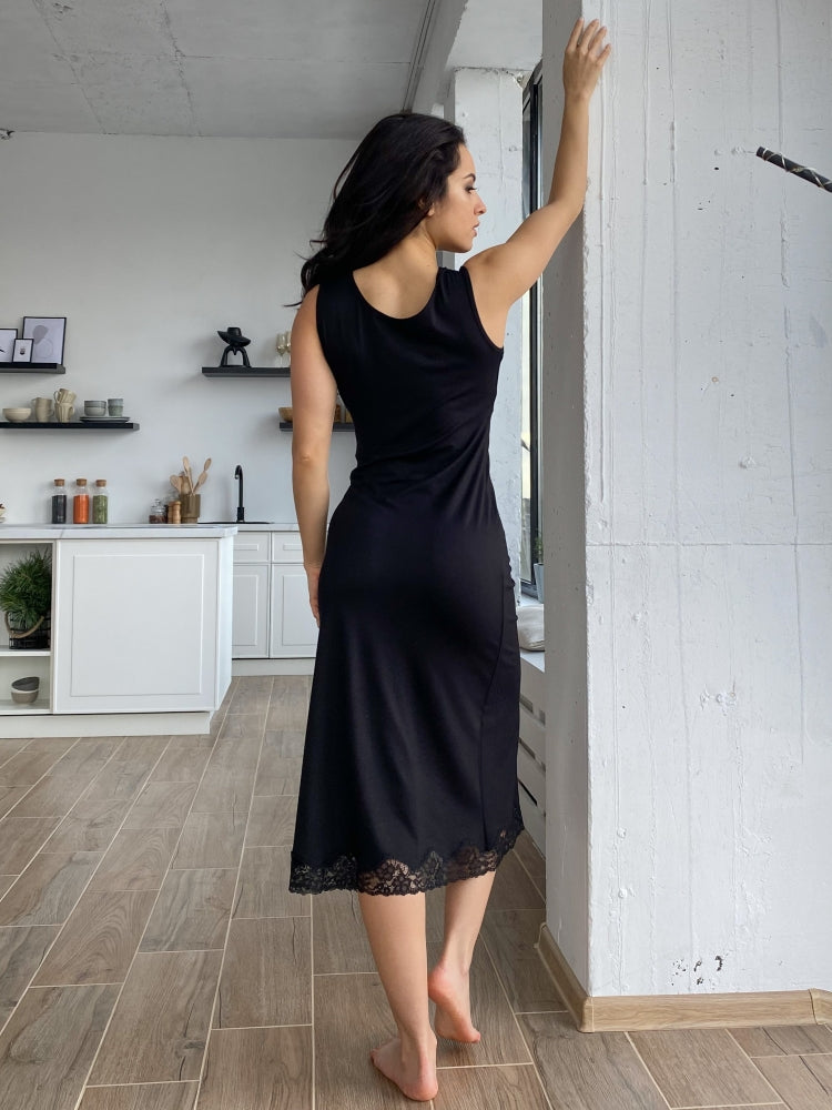 Exclusive black nightgown with lace