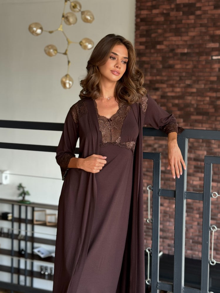 Women's nightgown and robe set