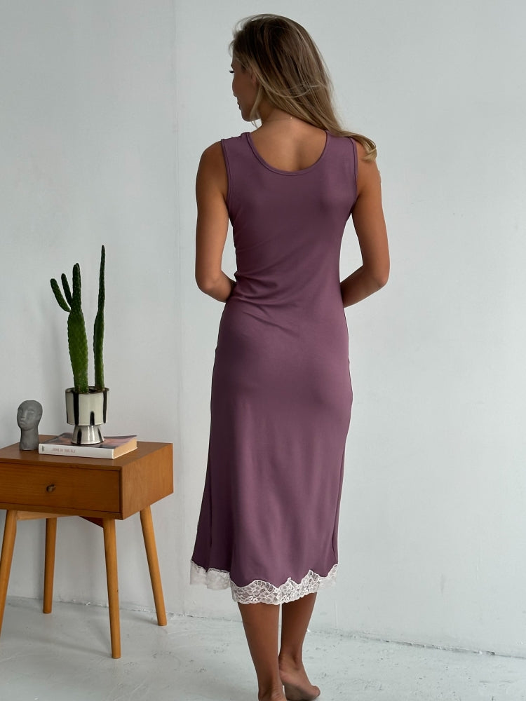 Exclusive purple nightgown with lace