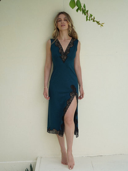 Exclusive dark green nightgown with lace