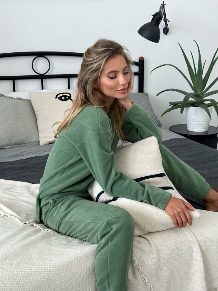 Women's fleece green pajamas set