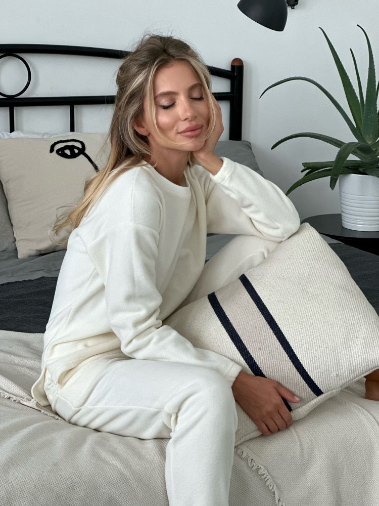 Women's fleece white pajamas